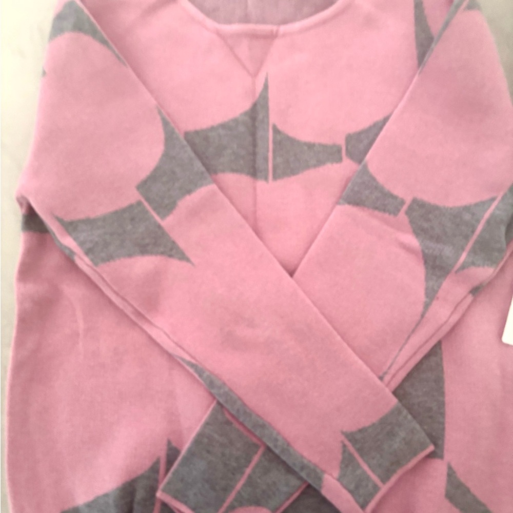 🔴 Pink and Gray Patterned Sweater - Picture 3 of 4